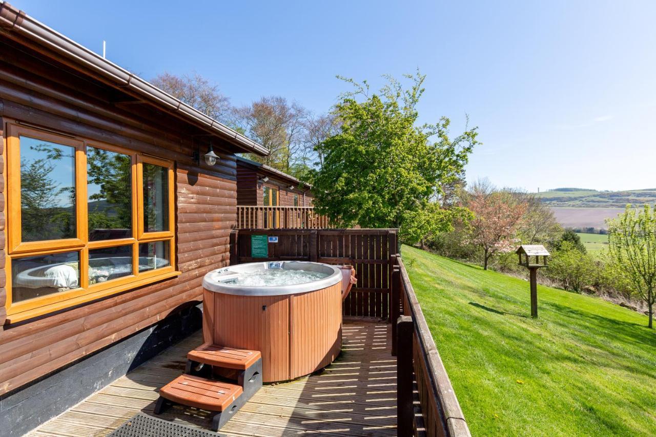 Douglas Fir Lodge With Hot Tub Cupar Exterior foto